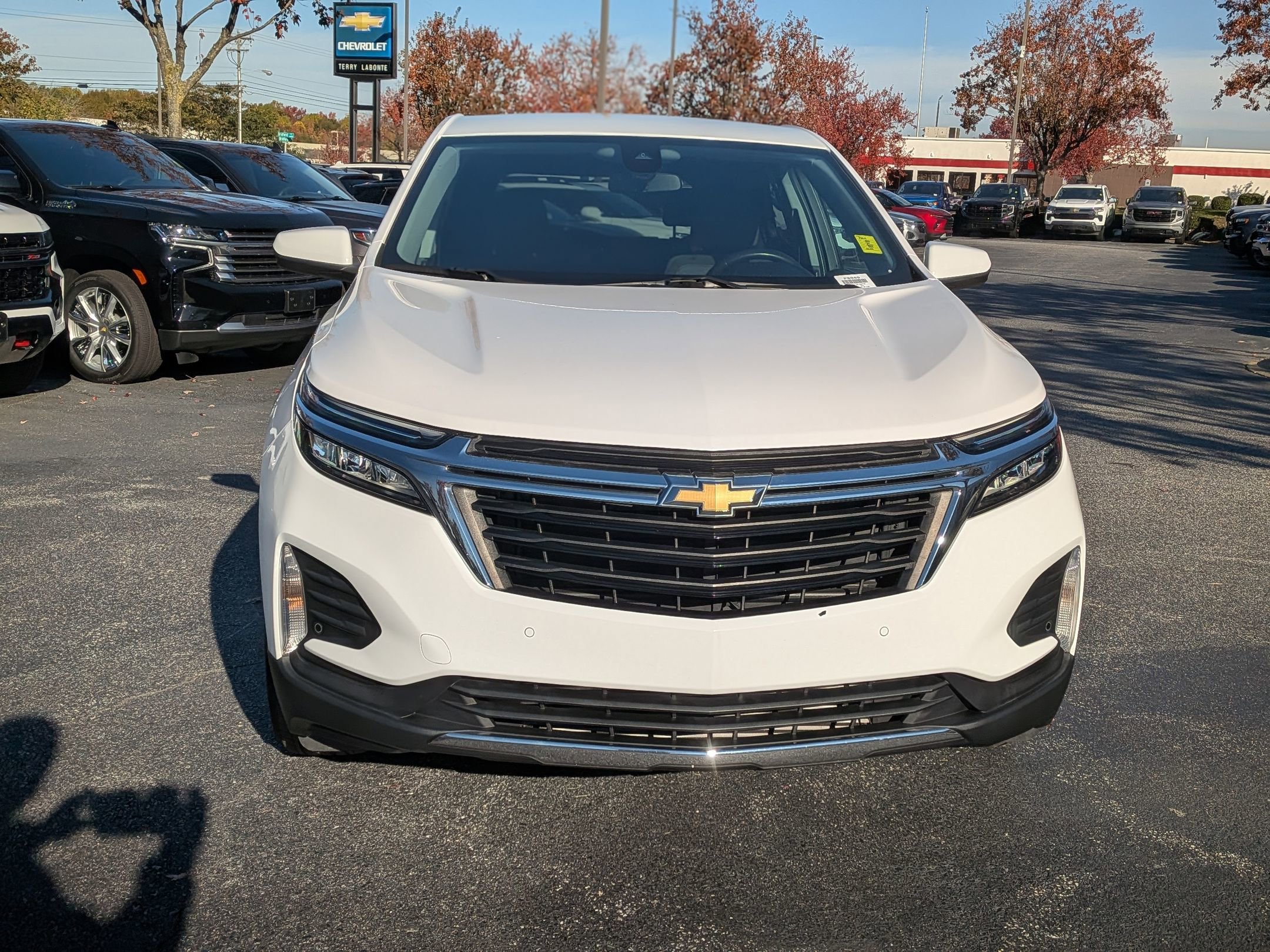 Used 2022 Chevrolet Equinox LT w/ Driver Convenience Package image 3
