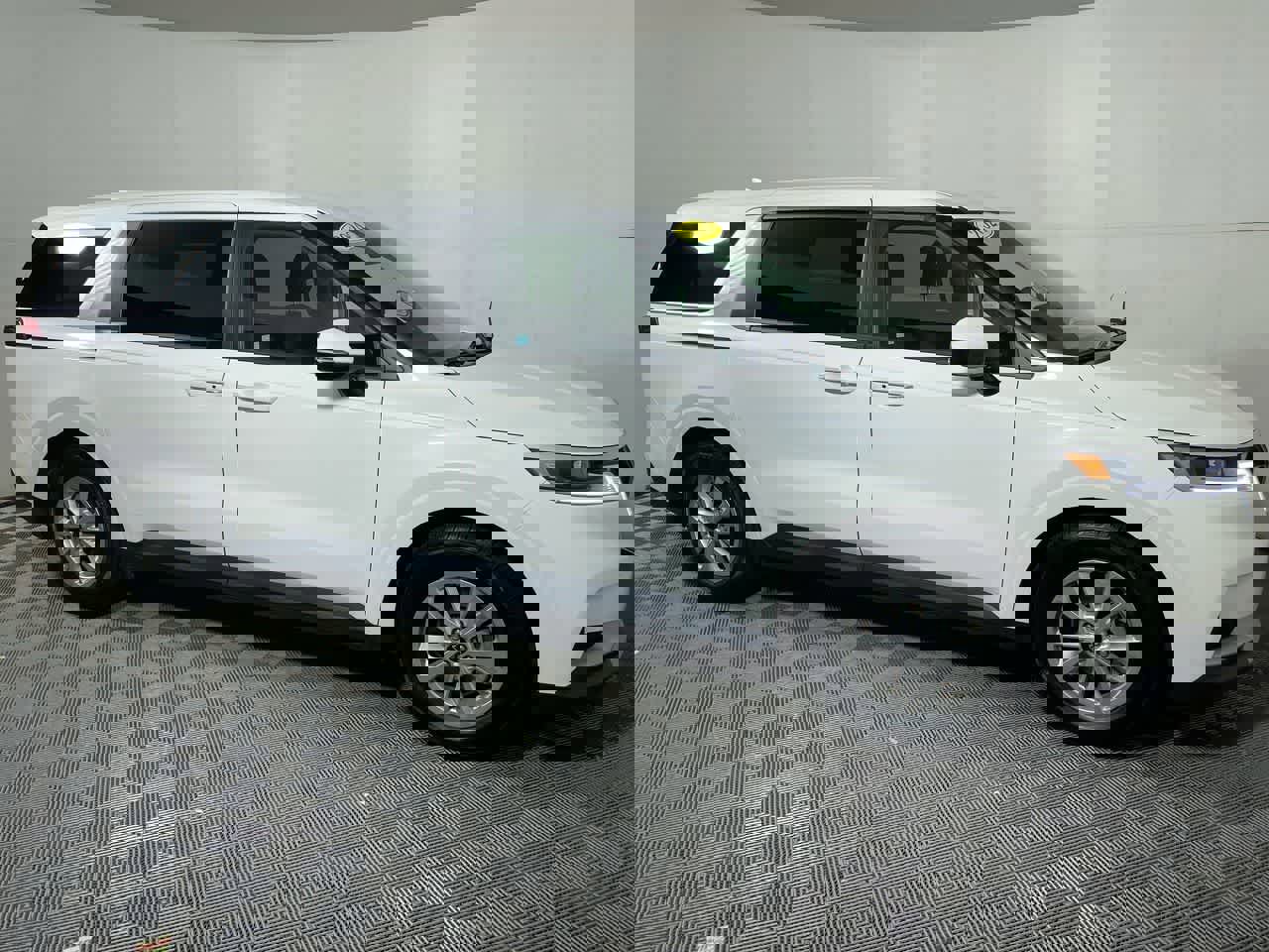 Used 2024 Kia Carnival LX image 8