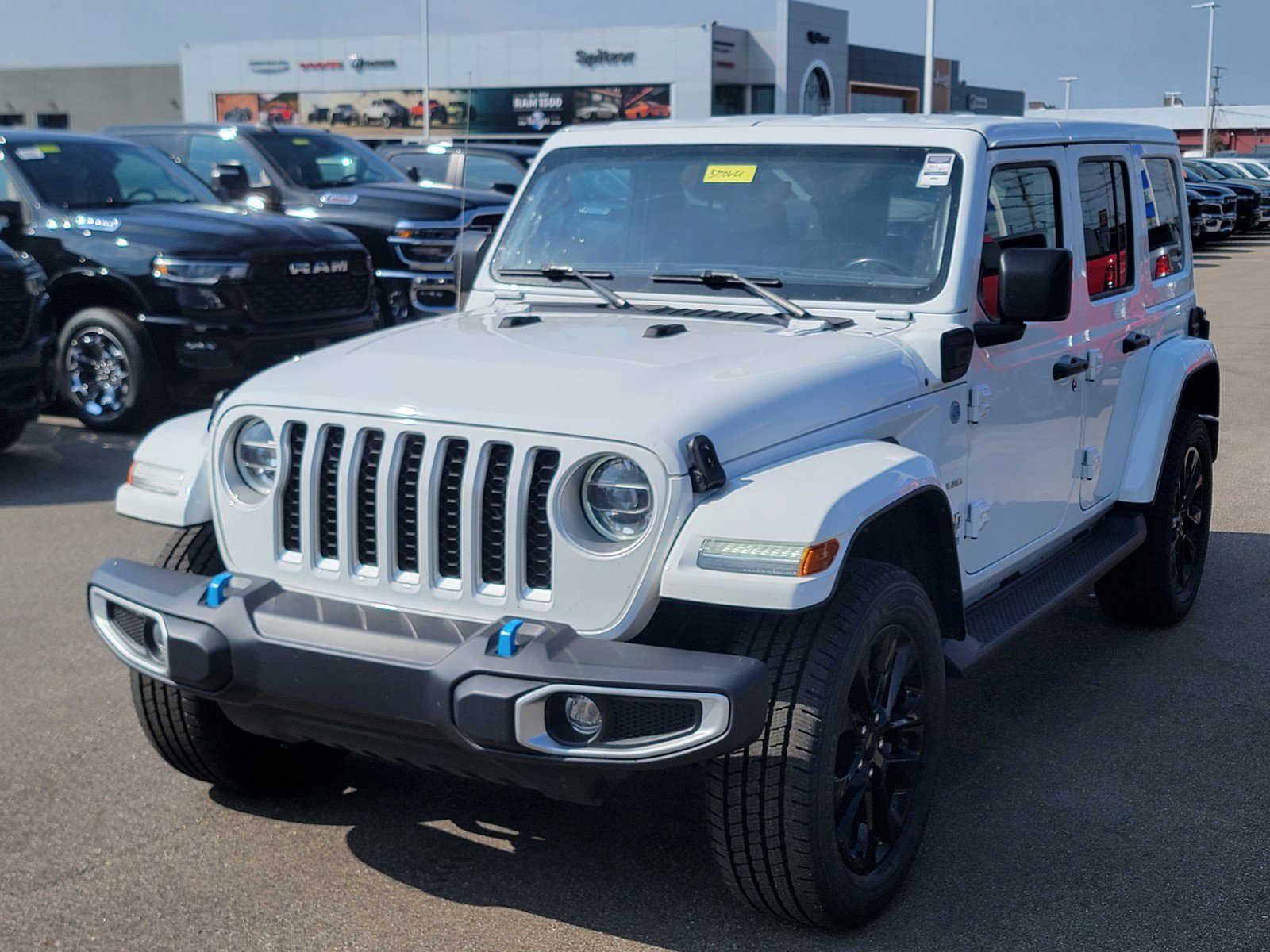 Certified 2022 Jeep Wrangler Unlimited Sahara w/ Cold Weather Group image 9