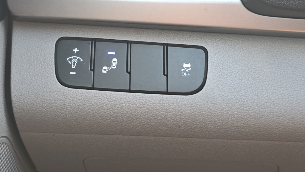 Used 2018 Hyundai Elantra SEL FWD image 25