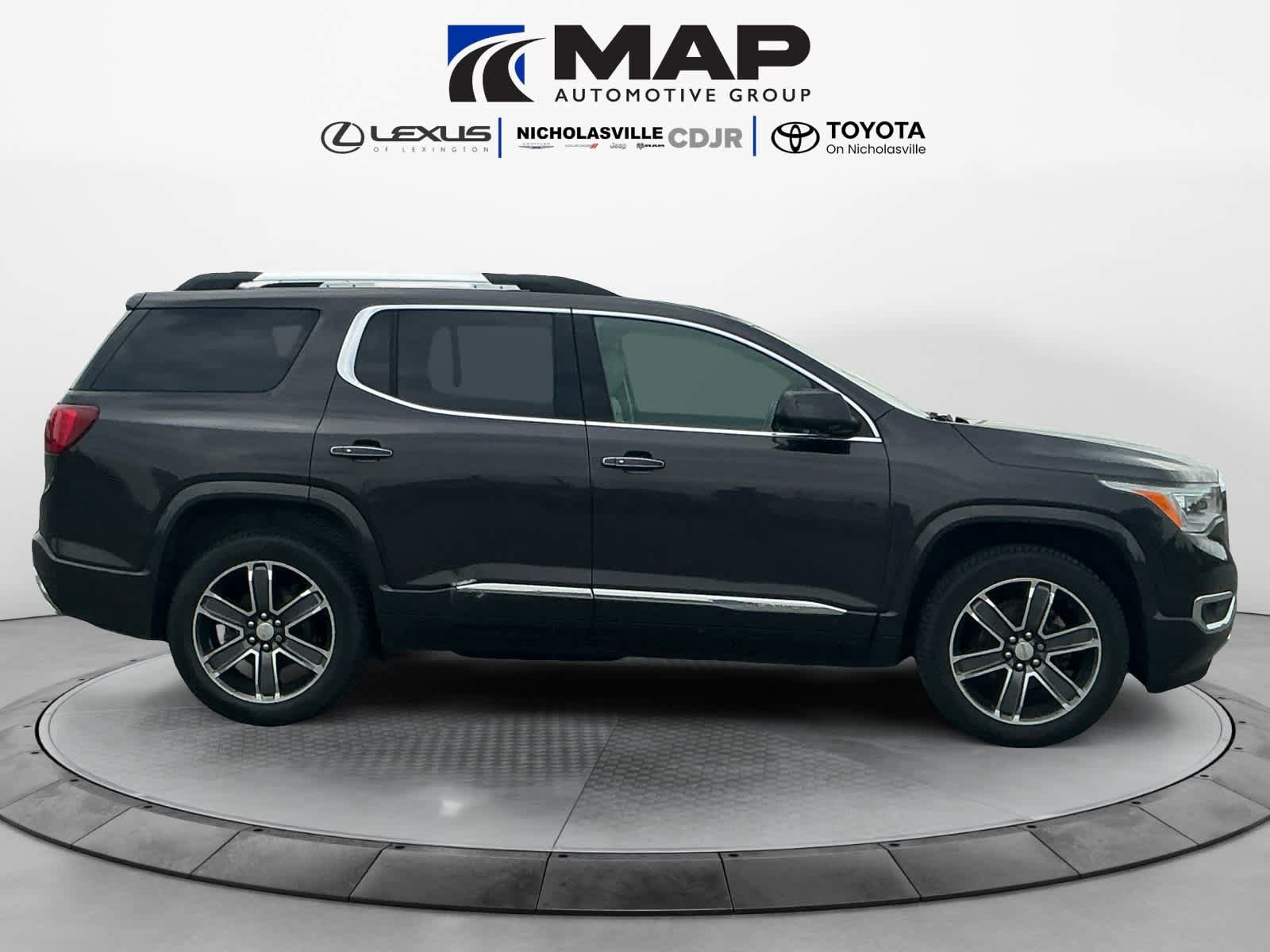 Used 2018 GMC Acadia Denali w/ Technology Package AWD/4WD image 6