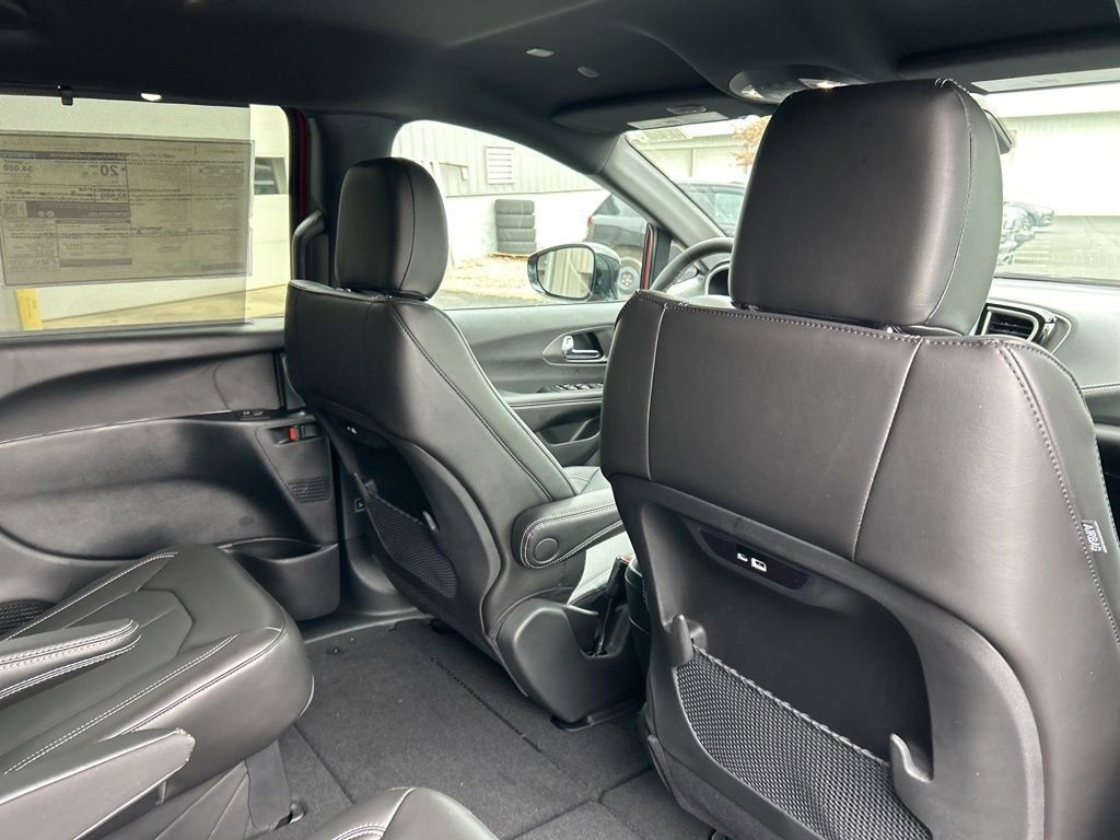 New 2026 Chrysler Pacifica Select image 39