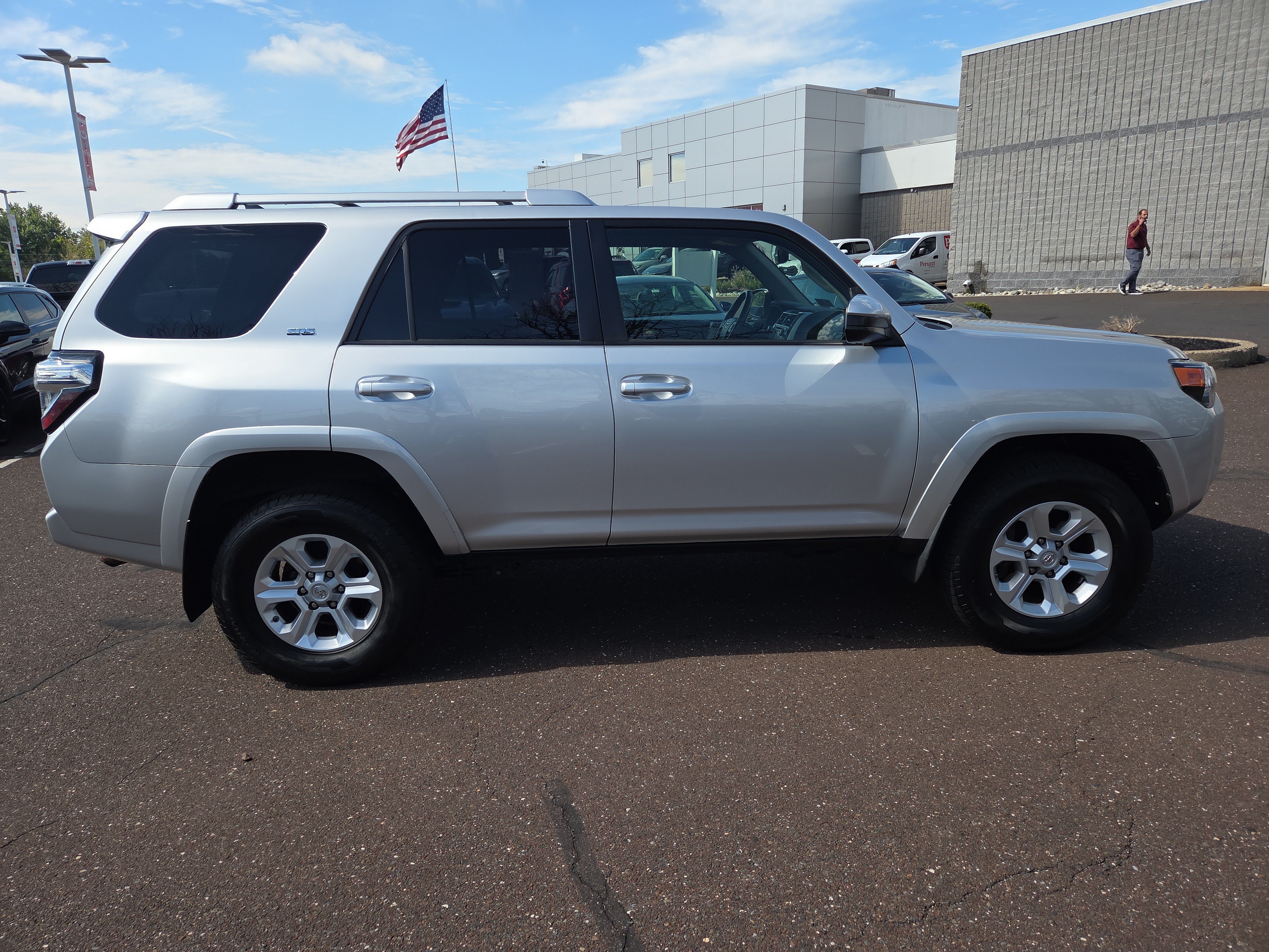 Used 2015 Toyota 4Runner SR5 AWD/4WD image 2
