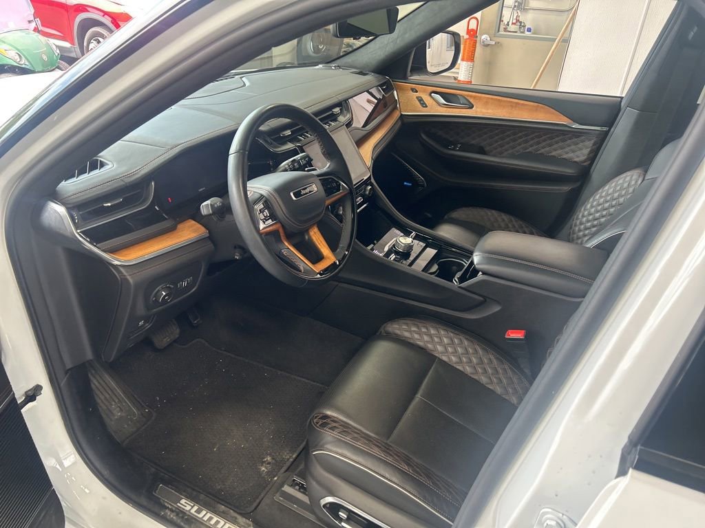 Used 2022 Jeep Grand Cherokee Summit AWD/4WD image 3