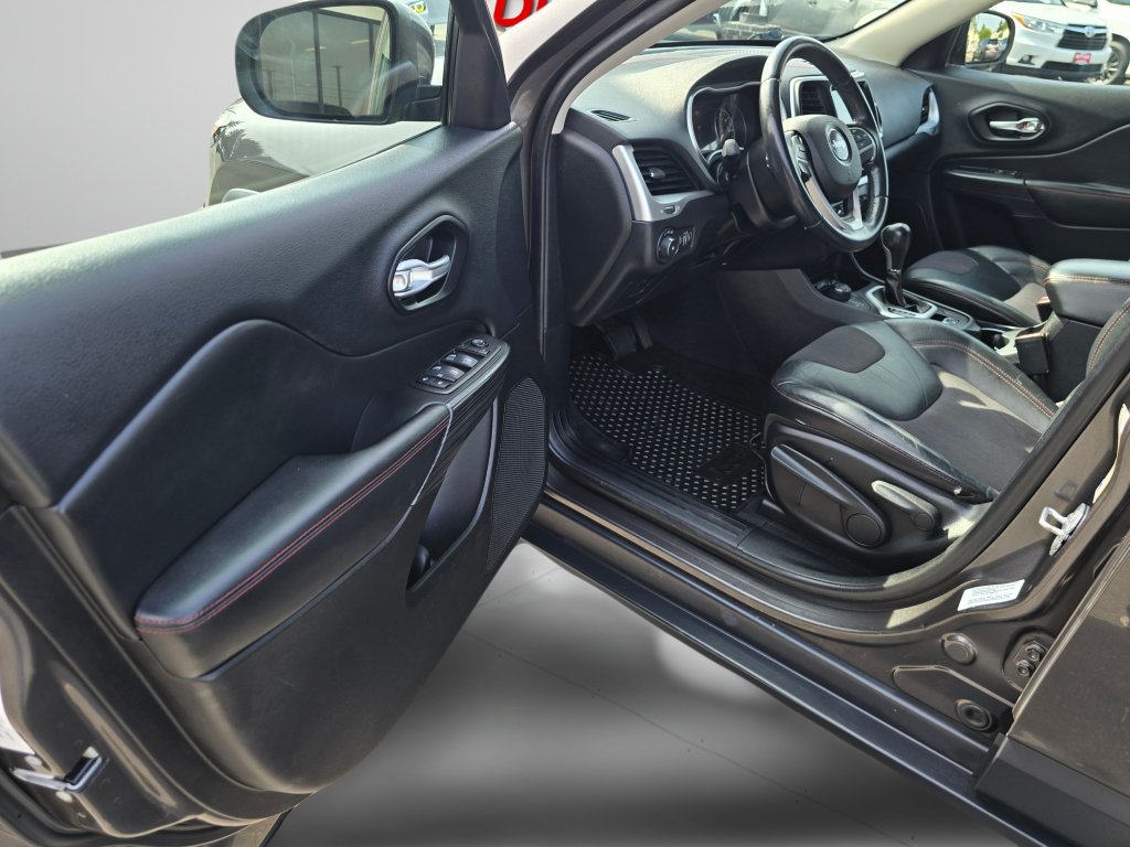 Used 2014 Jeep Cherokee Trailhawk AWD/4WD image 20