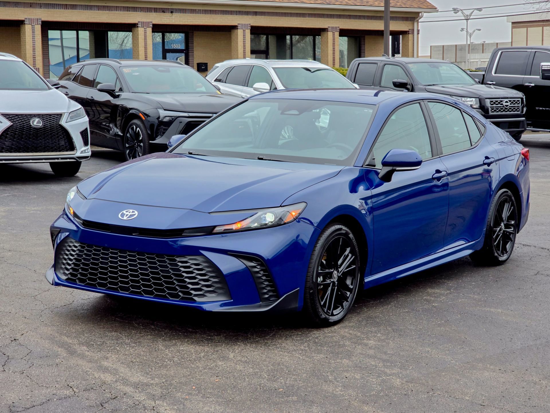 Used 2025 Toyota Camry SE image 10