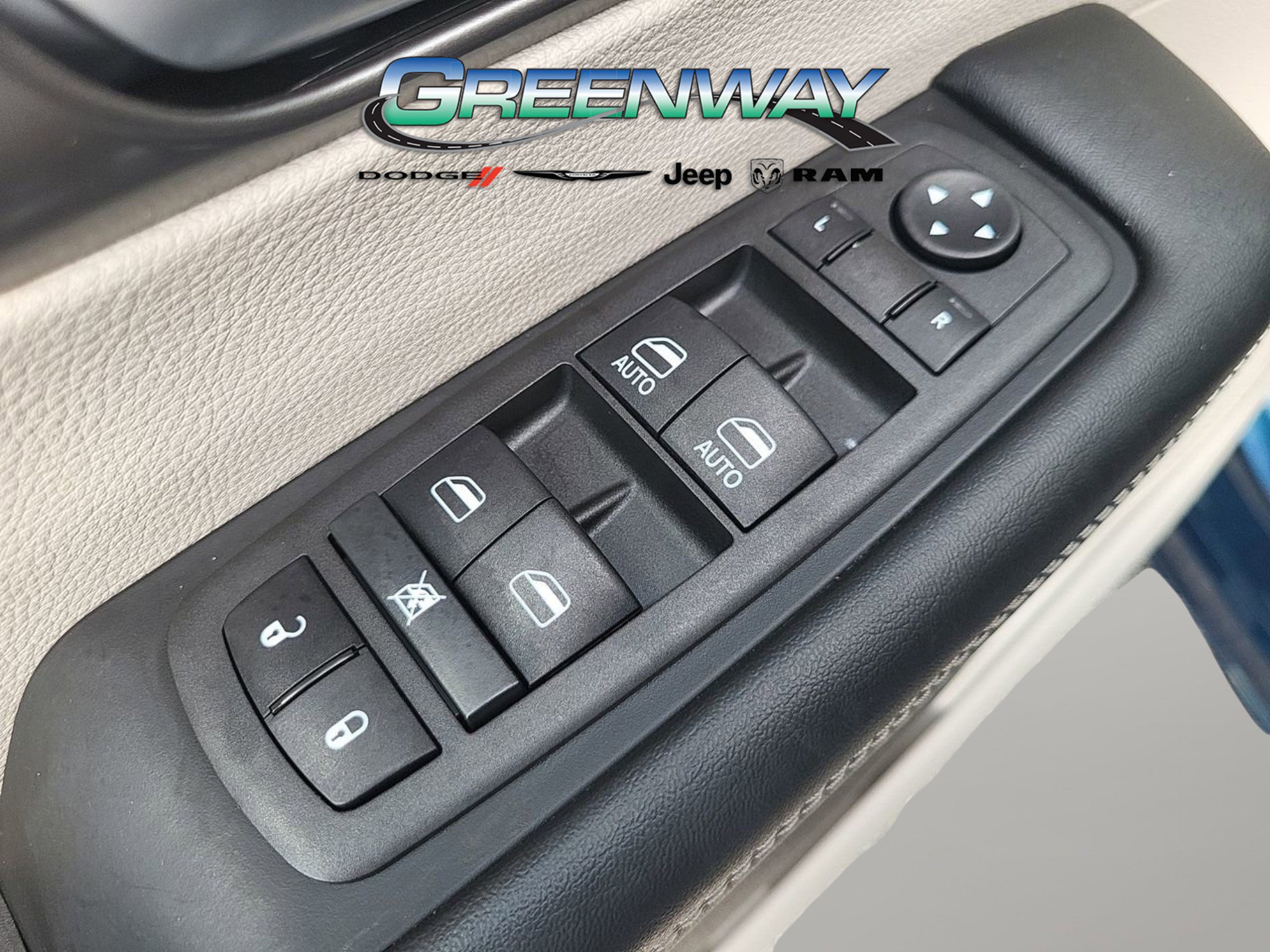 Used 2022 Chrysler Pacifica Touring-L image 17