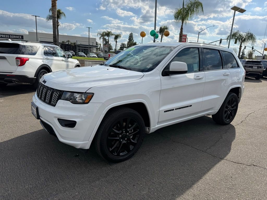Used 2022 Jeep Grand Cherokee Laredo X image 3