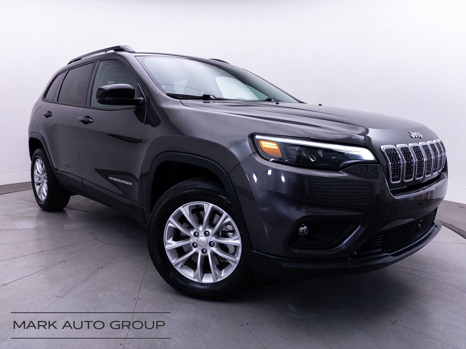 Used 2022 Jeep Cherokee Latitude Lux w/ Sun & Sound Group AWD/4WD image 1