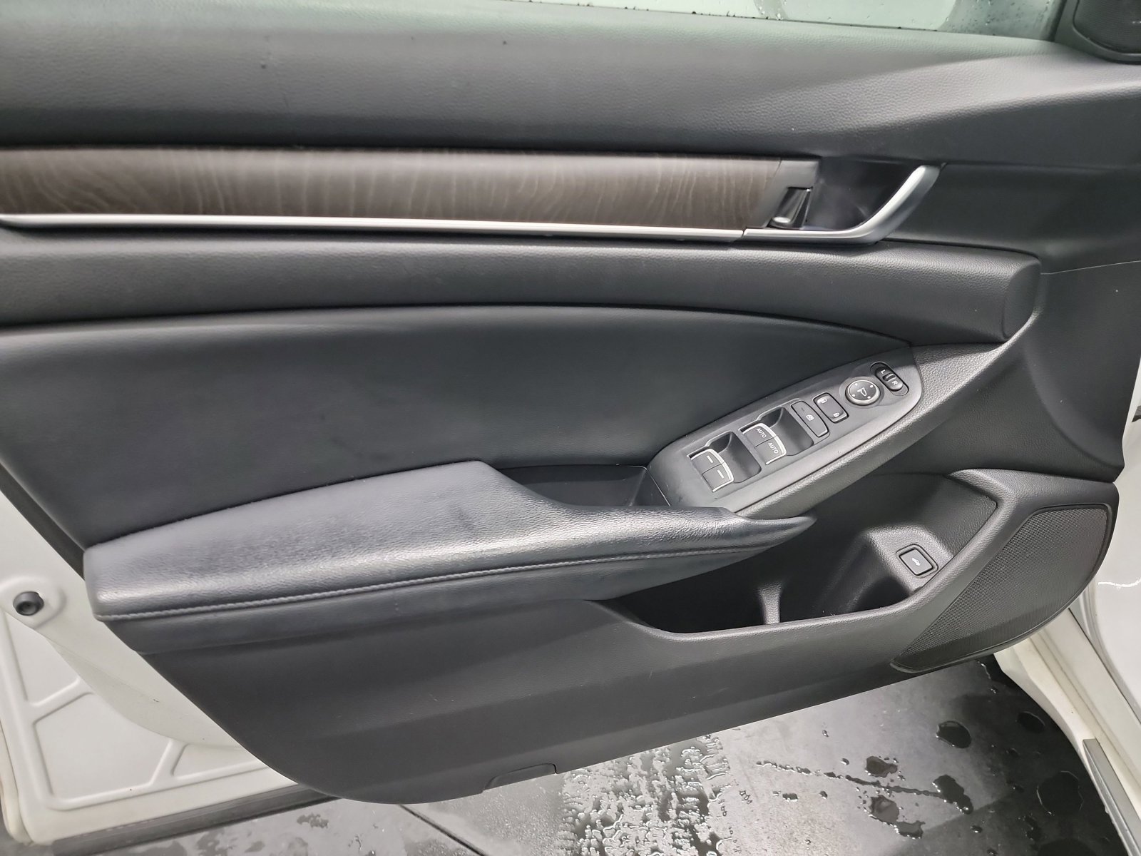 Used 2018 Honda Accord EX image 13