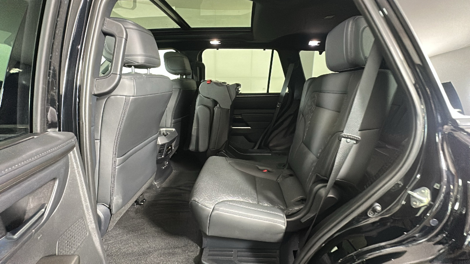 Used 2025 Toyota Sequoia Limited w/ Tow Technology Package AWD/4WD image 34