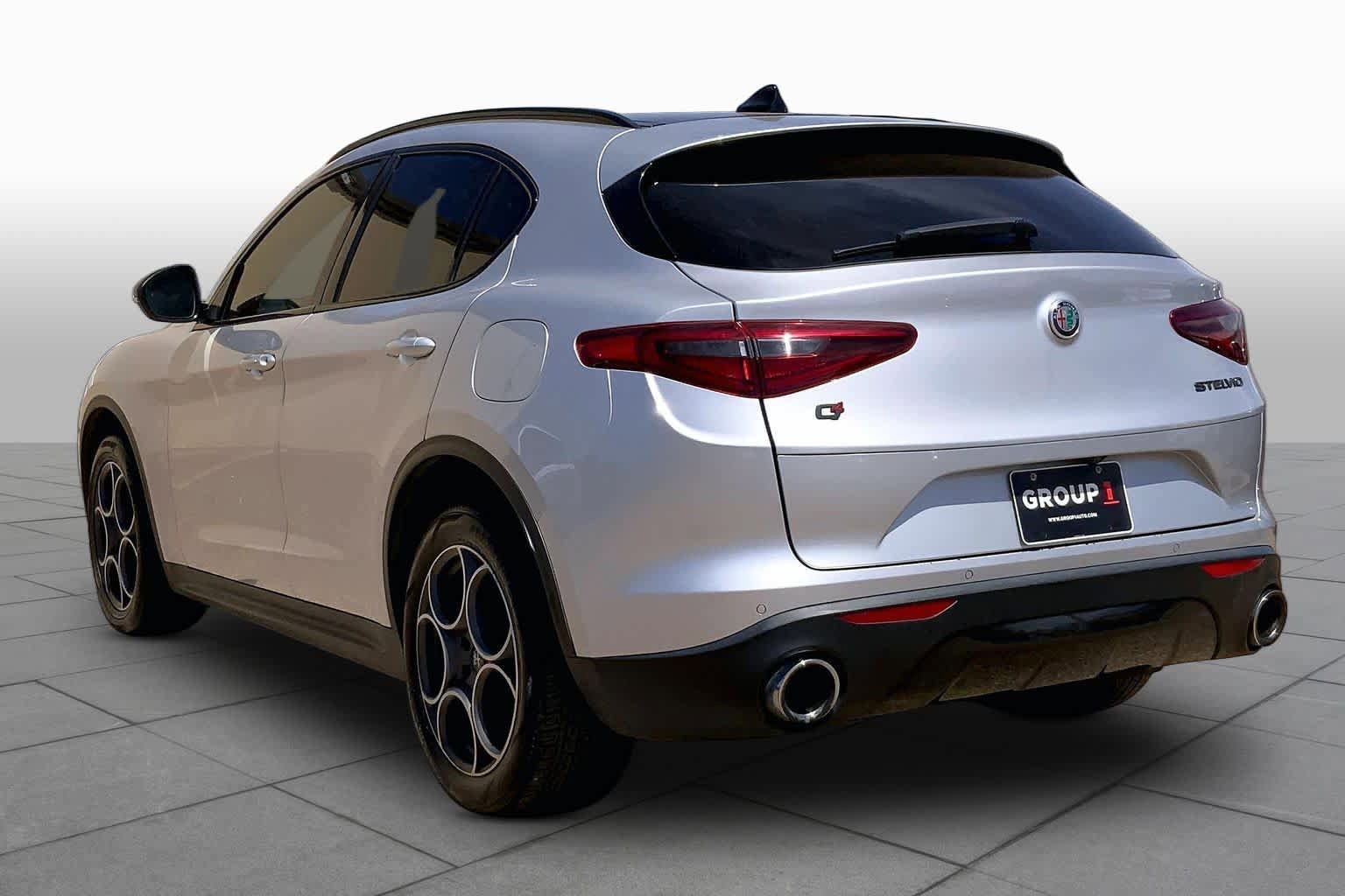 Used 2021 Alfa Romeo Stelvio Sprint w/ Nero Edizione AWD/4WD image 12