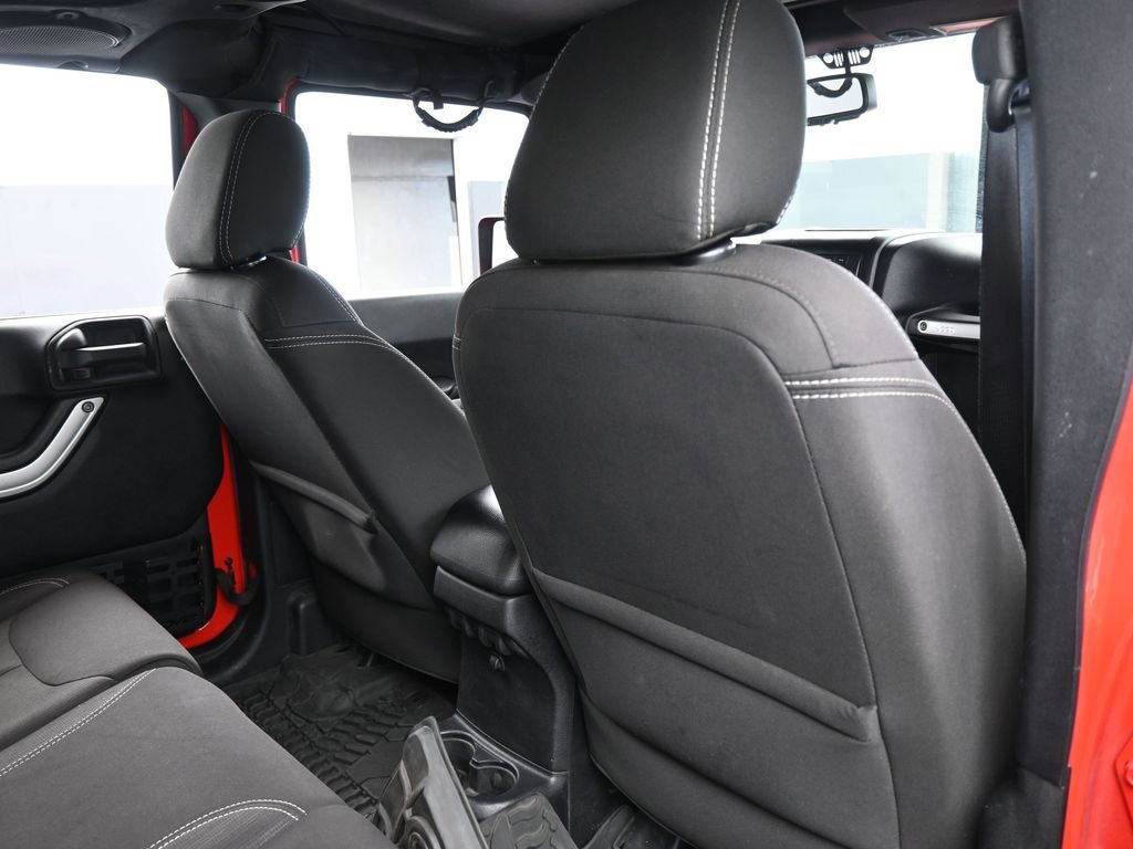 Used 2014 Jeep Wrangler Unlimited Rubicon image 44