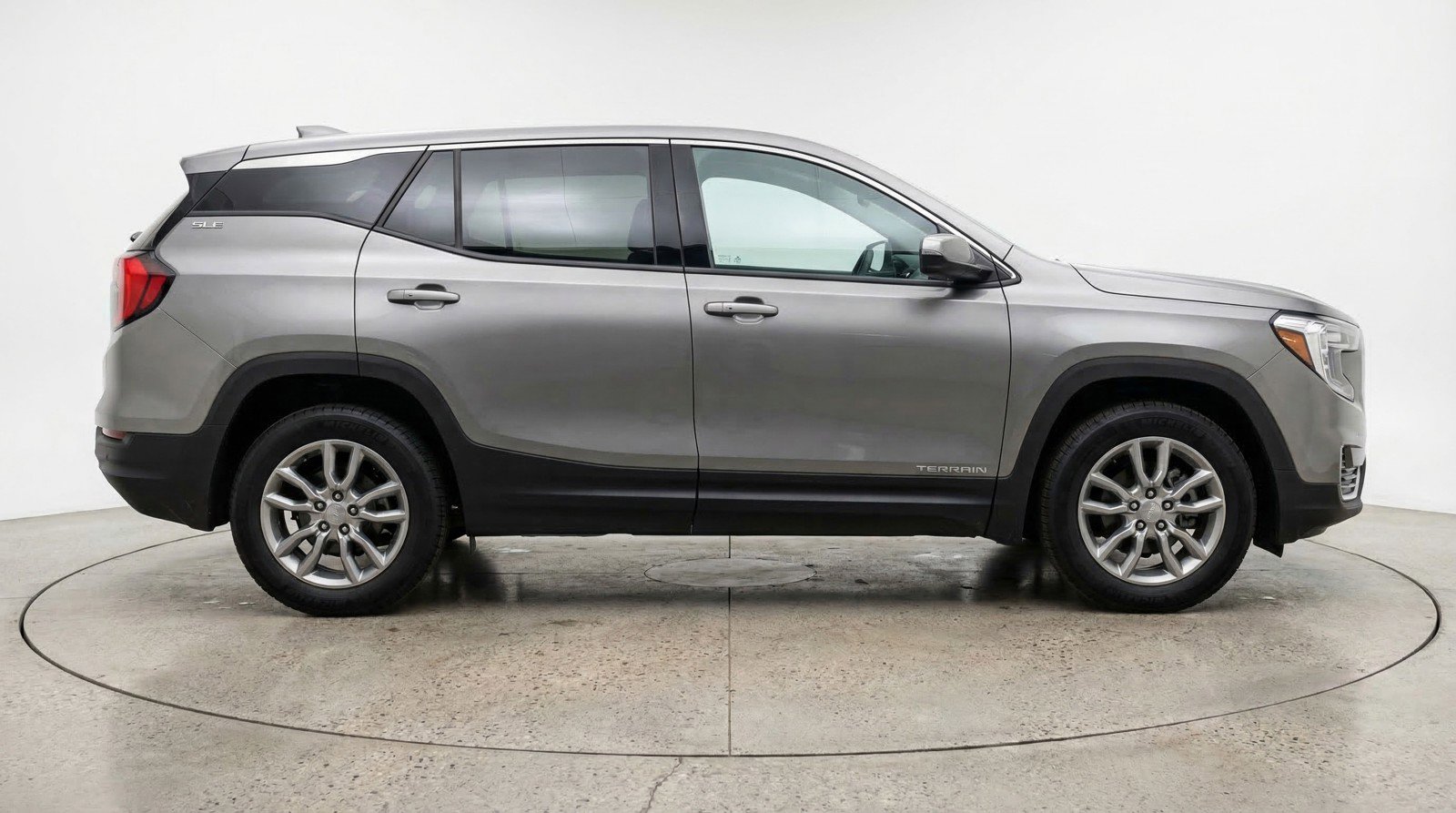 Used 2024 GMC Terrain SLT AWD/4WD image 11