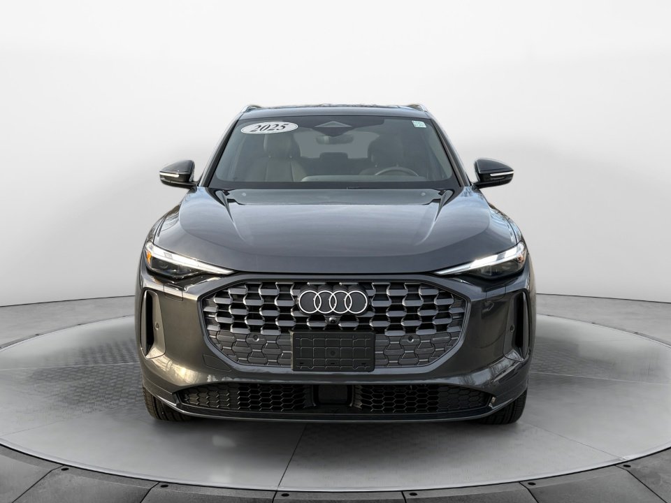 Certified 2025 Audi Q5 Premium w/ Convenience Package image 2