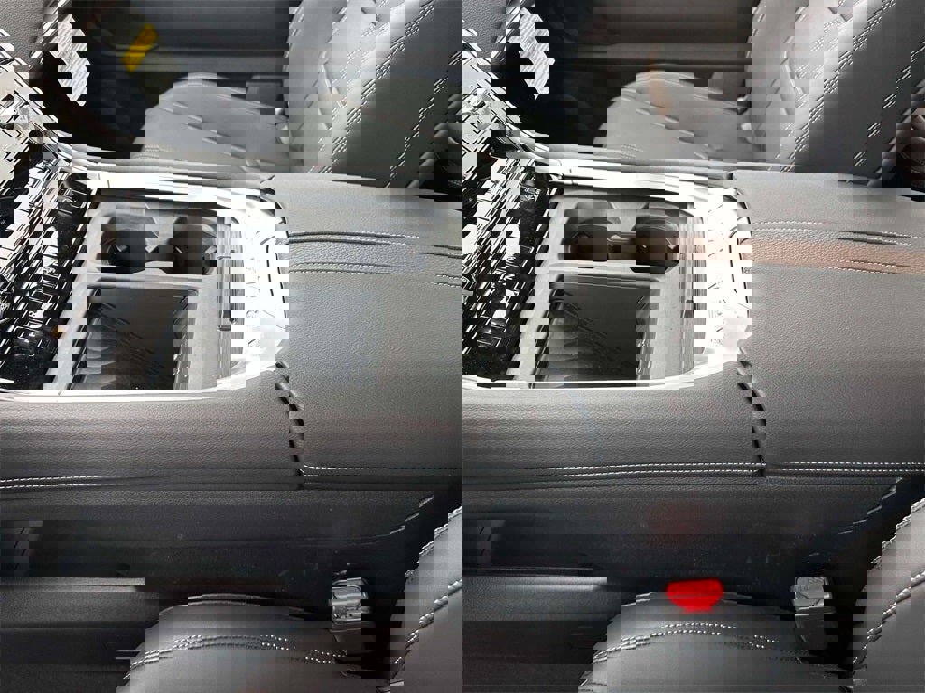 New 2025 Nissan Armada SL w/ Captain's Chari Seat Package image 33