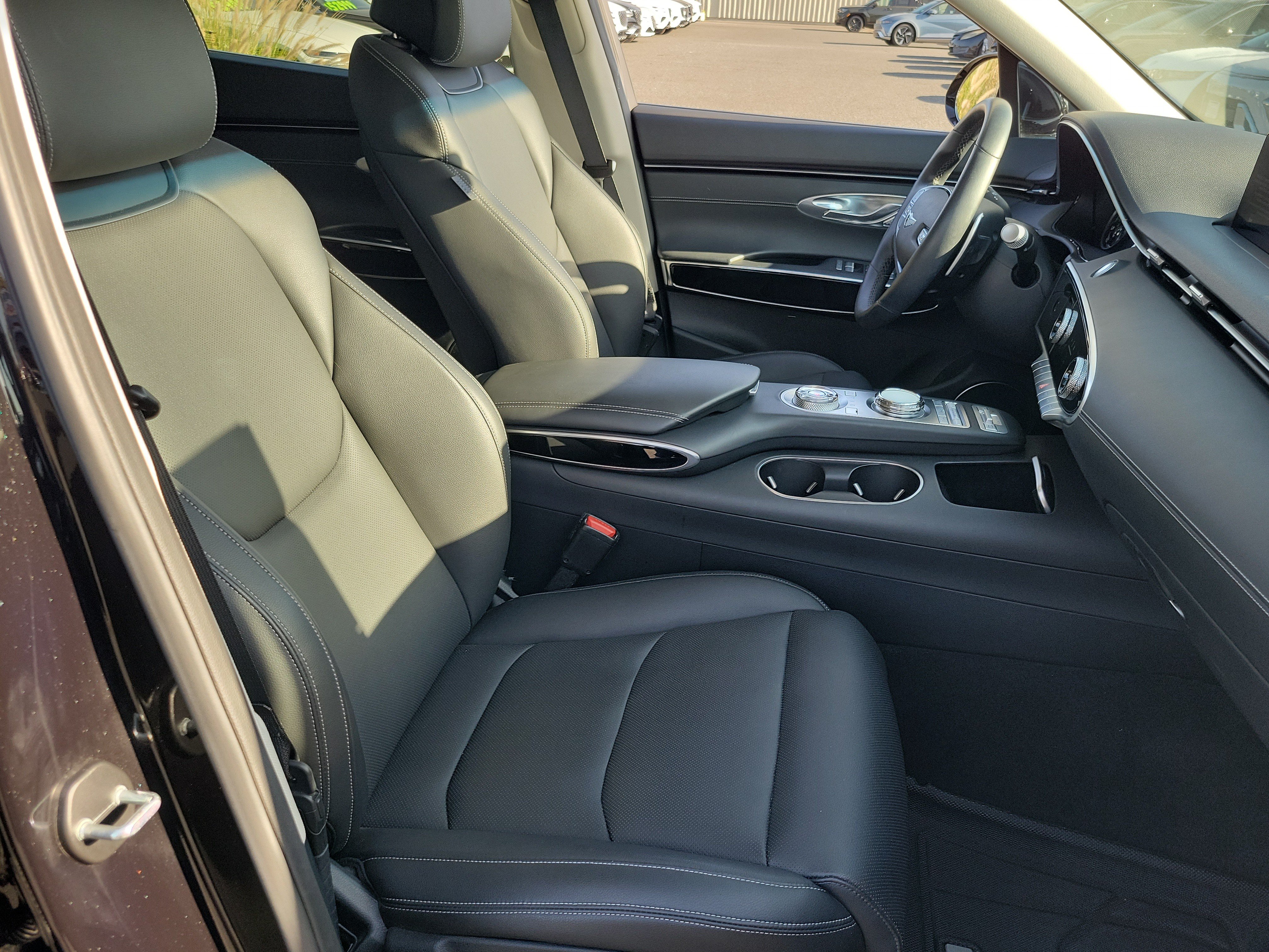 Certified 2024 Genesis GV70 2.5T w/ Cargo Package AWD/4WD image 20