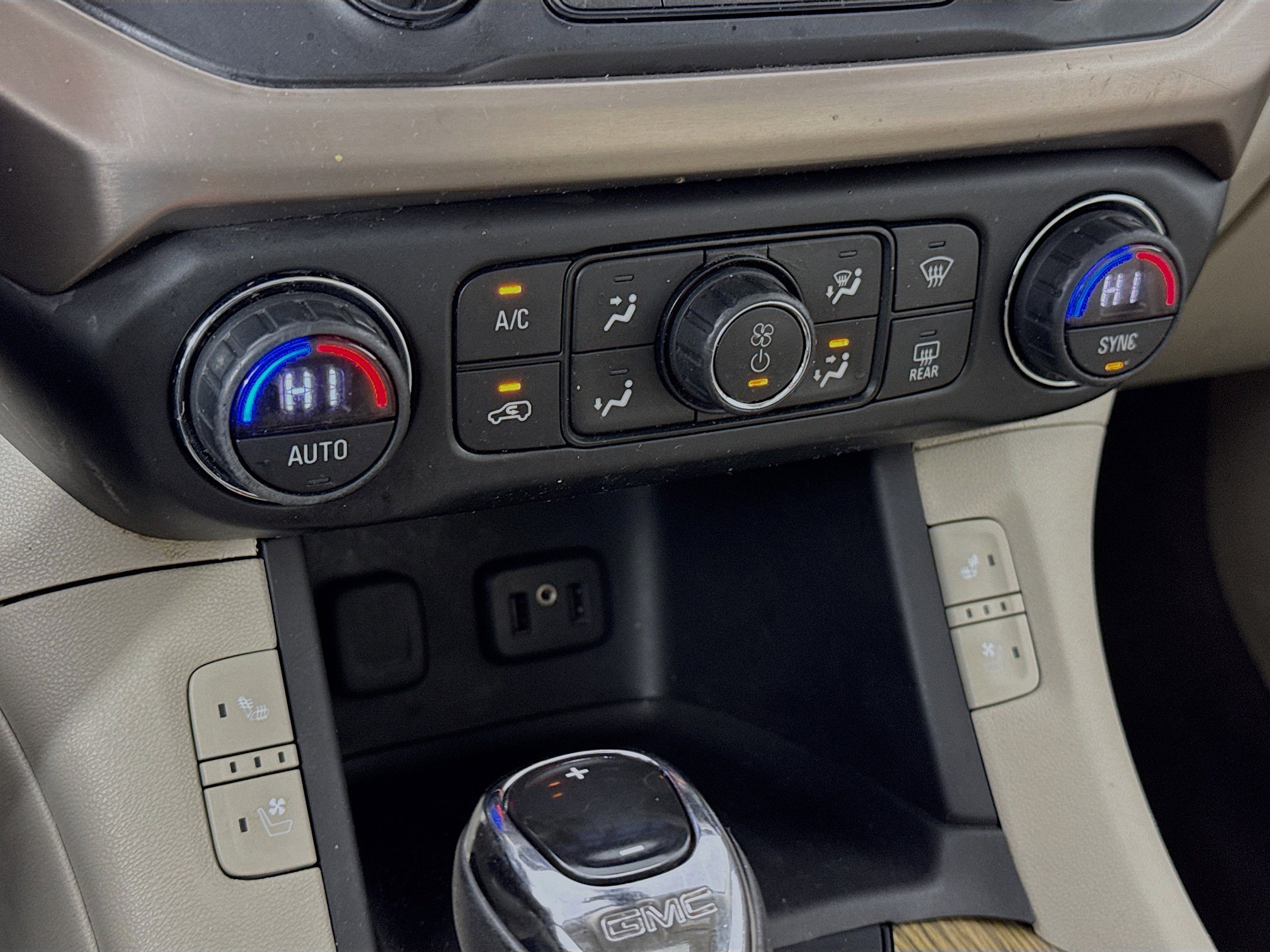 Used 2018 GMC Acadia Denali image 15