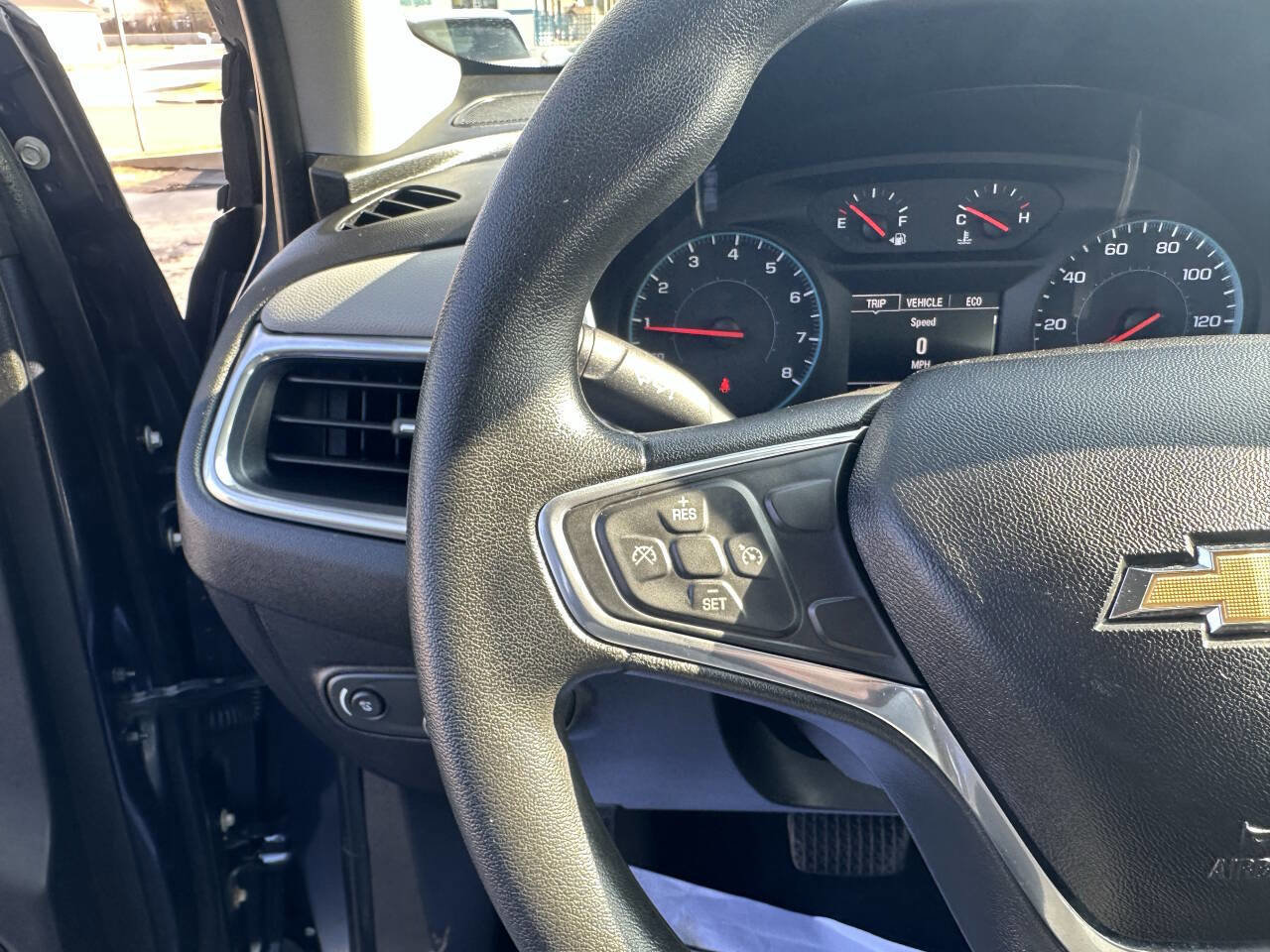 Used 2018 Chevrolet Equinox LS image 23