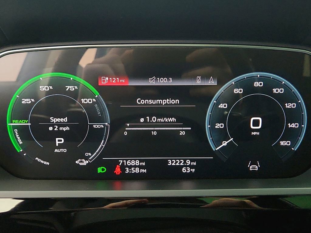 Used 2022 Audi e-tron Premium Plus image 13