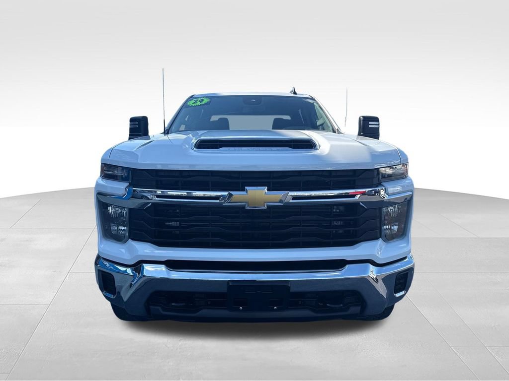 Used 2024 Chevrolet Silverado 2500 LT AWD/4WD image 9