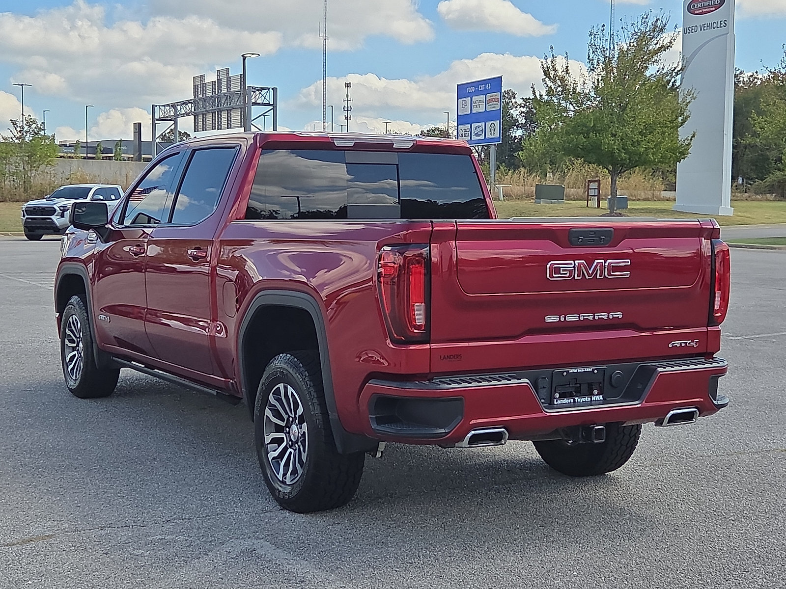 Used 2021 GMC Sierra 1500 AT4 w/ AT4 Preferred Package AWD/4WD image 4
