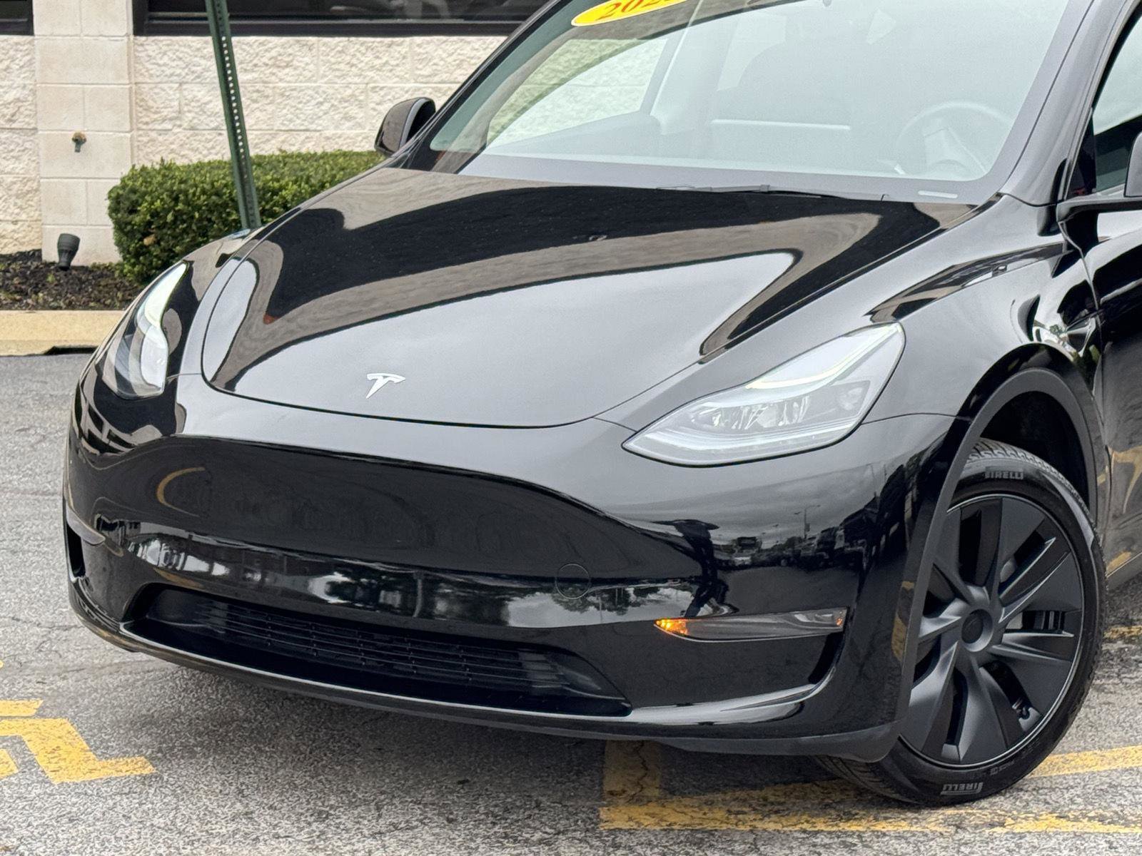 Used 2025 Tesla Model Y Long Range RWD image 3