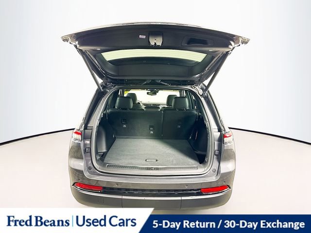 Used 2024 Jeep Grand Cherokee Limited w/ Black Appearance Package image 31