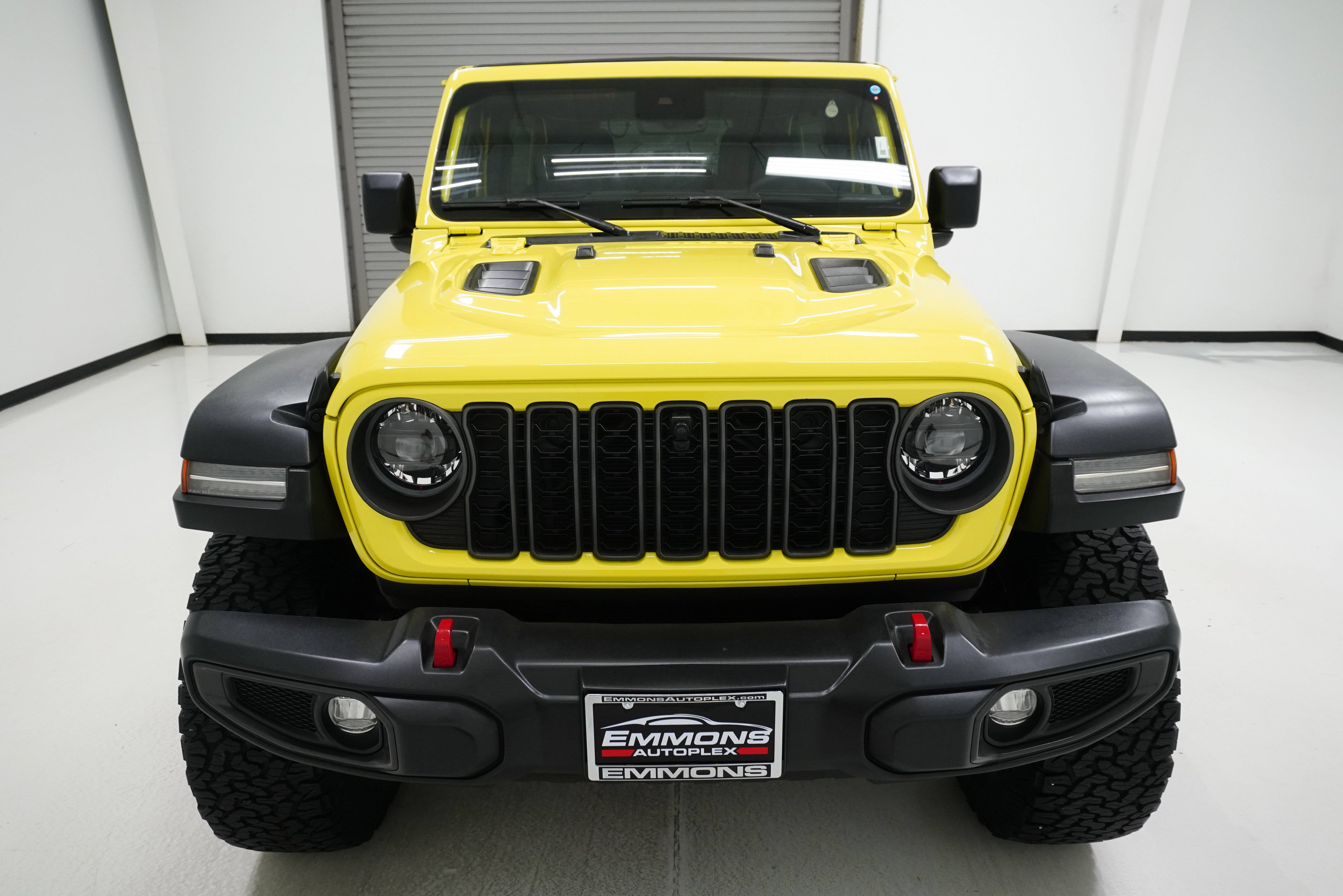 Used 2024 Jeep Wrangler Unlimited Rubicon w/ XTREMEE 35" Tire Package image 2