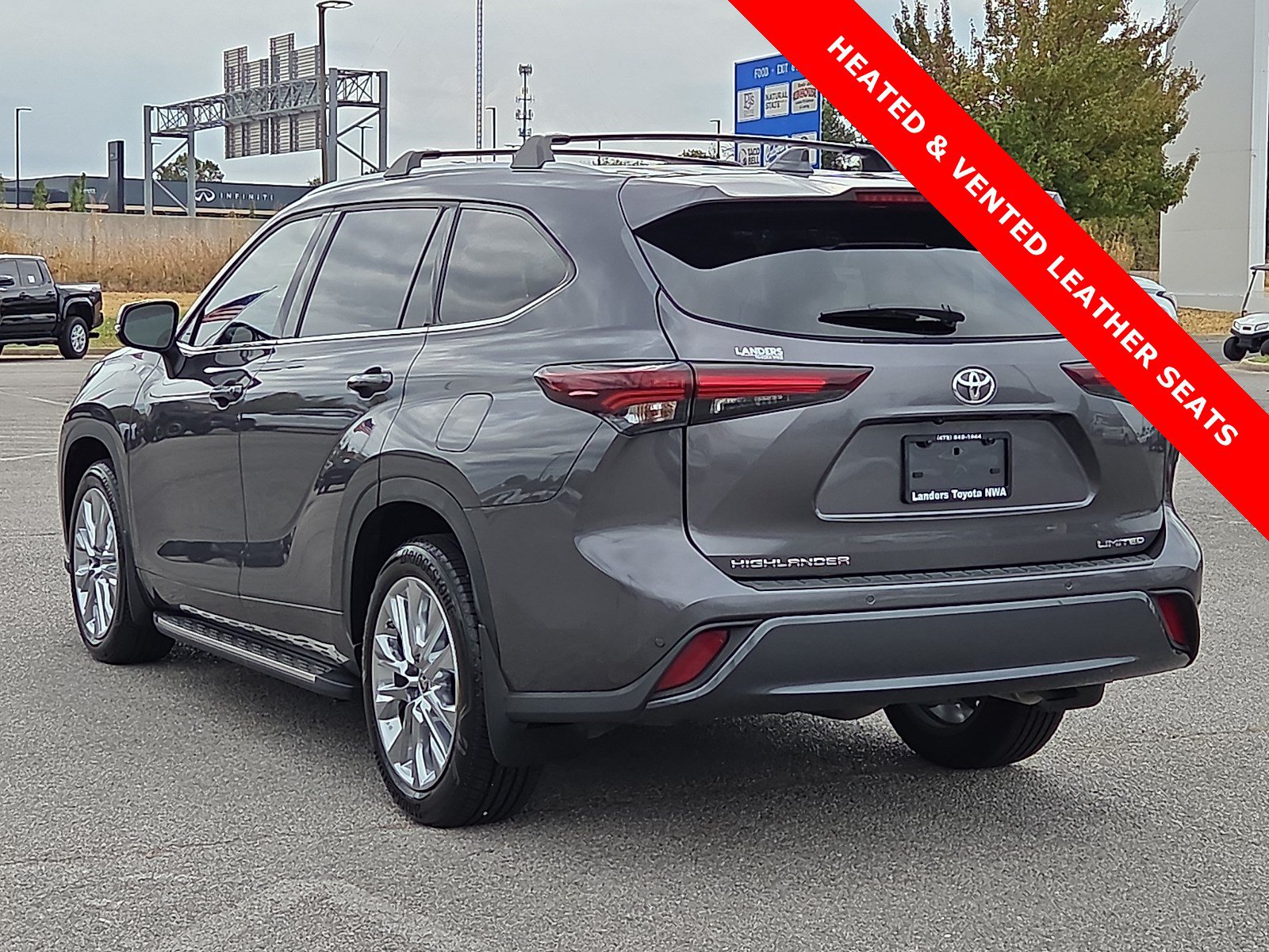Used 2025 Toyota Highlander Limited FWD image 4