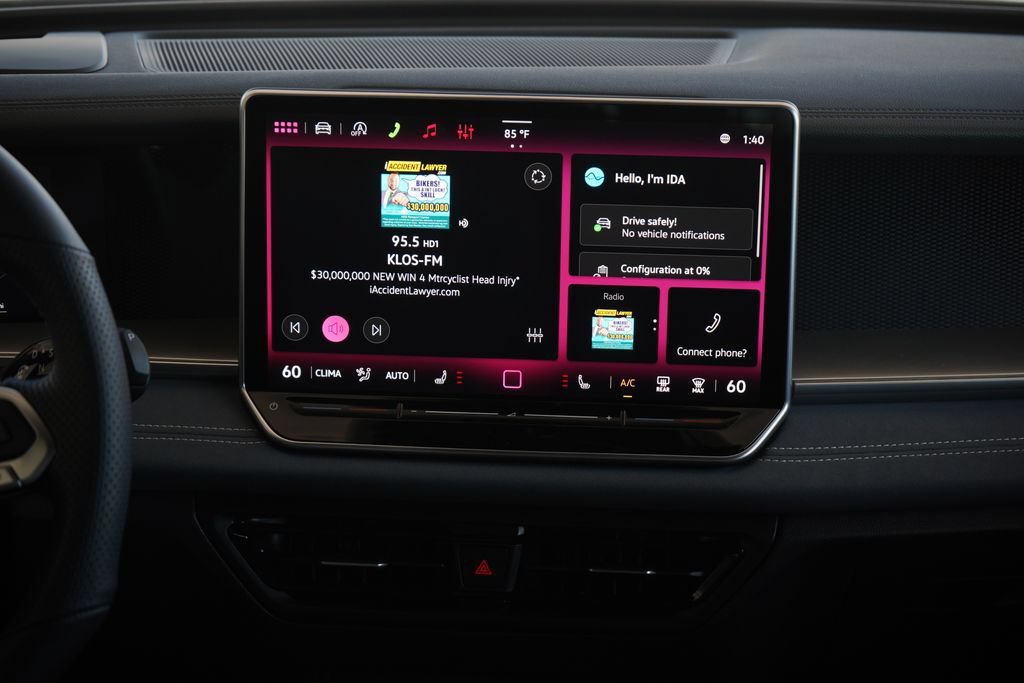 New 2026 Volkswagen Tiguan SE R-Line FWD image 11
