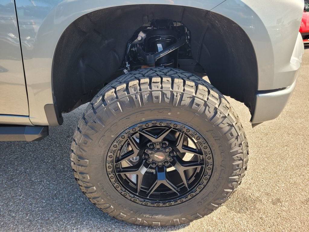 New 2025 Chevrolet Silverado 1500 RST w/ Redline Edition AWD/4WD image 10
