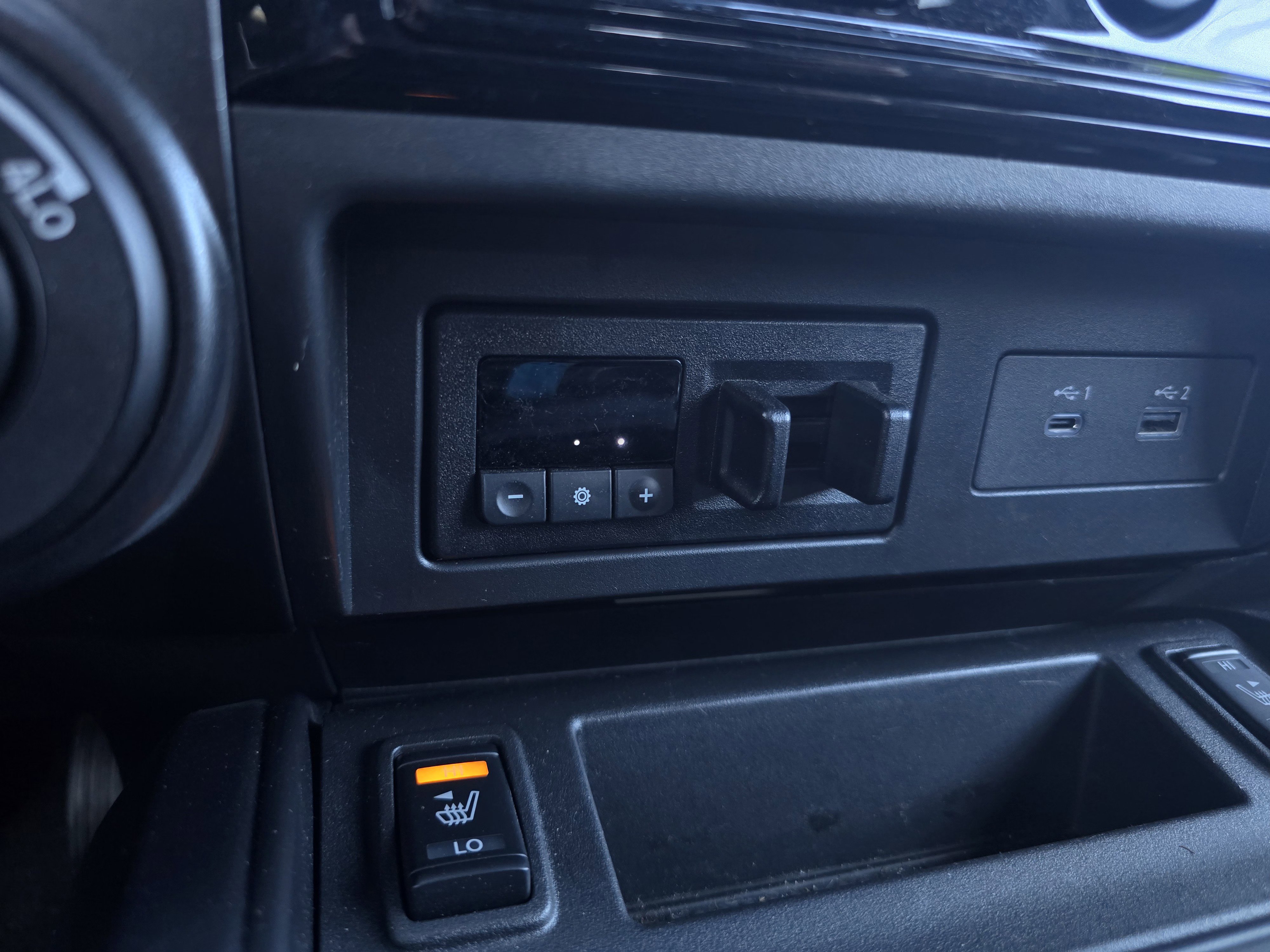 Used 2024 Nissan Titan SV w/ SV Convenience Package image 30