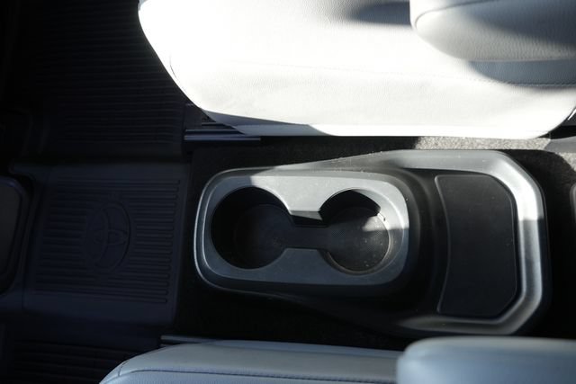 Used 2023 Toyota Highlander XLE FWD image 19