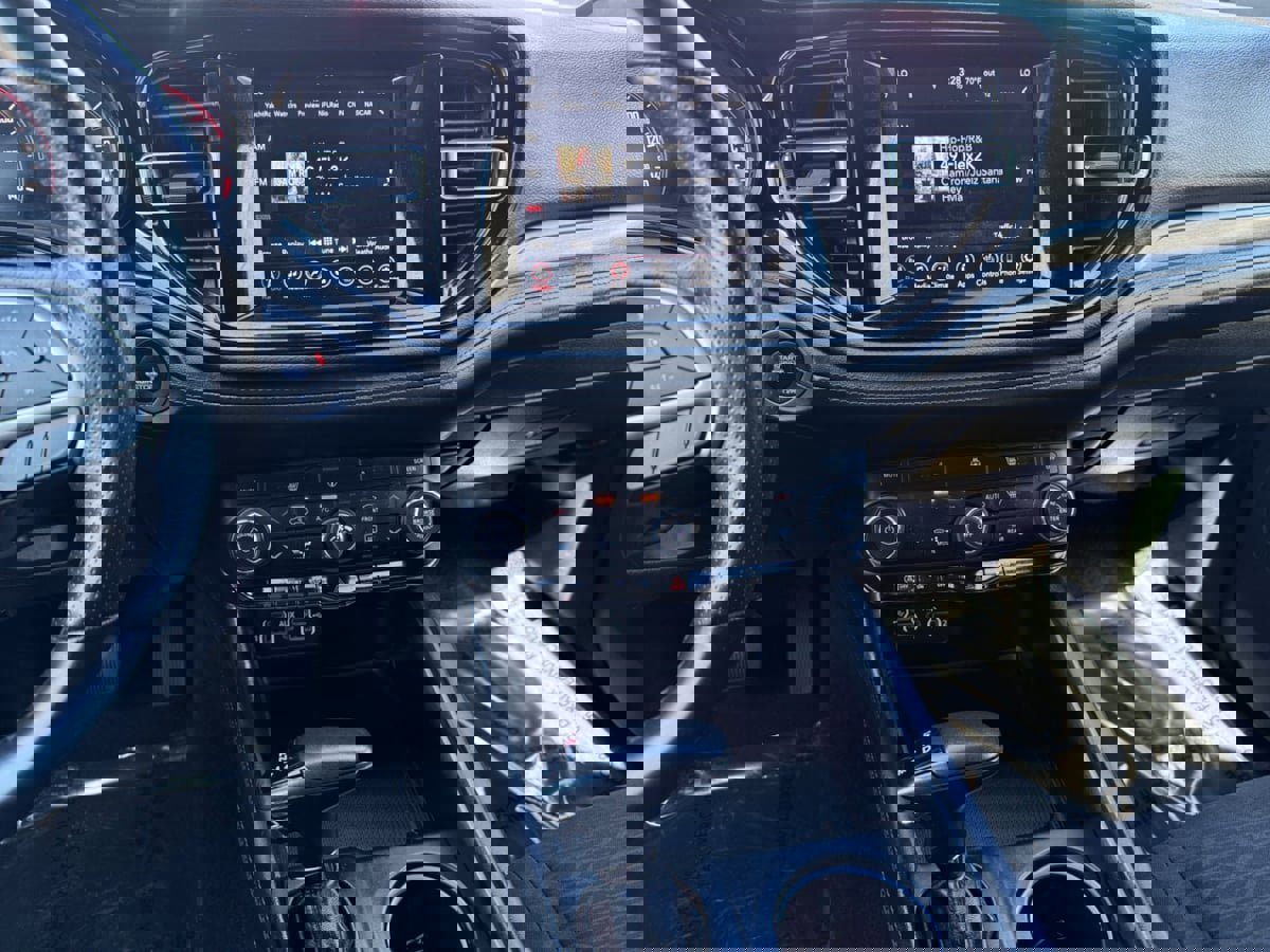 Used 2024 Dodge Durango SXT image 11