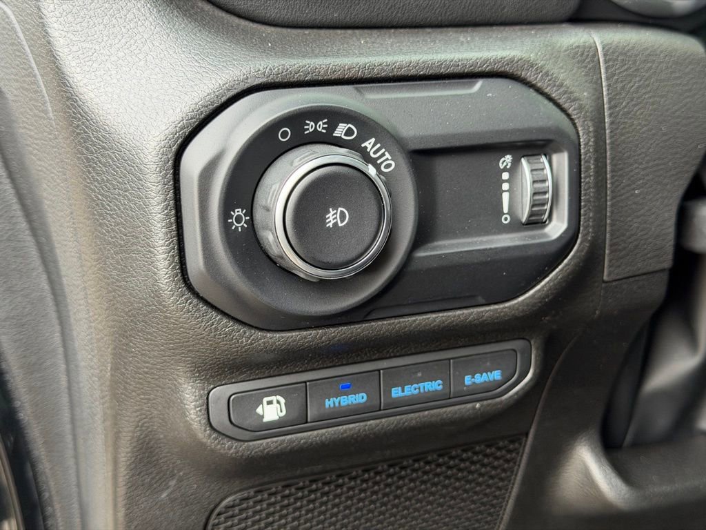 Used 2023 Jeep Wrangler Unlimited Sahara w/ Cold Weather Group AWD/4WD image 25