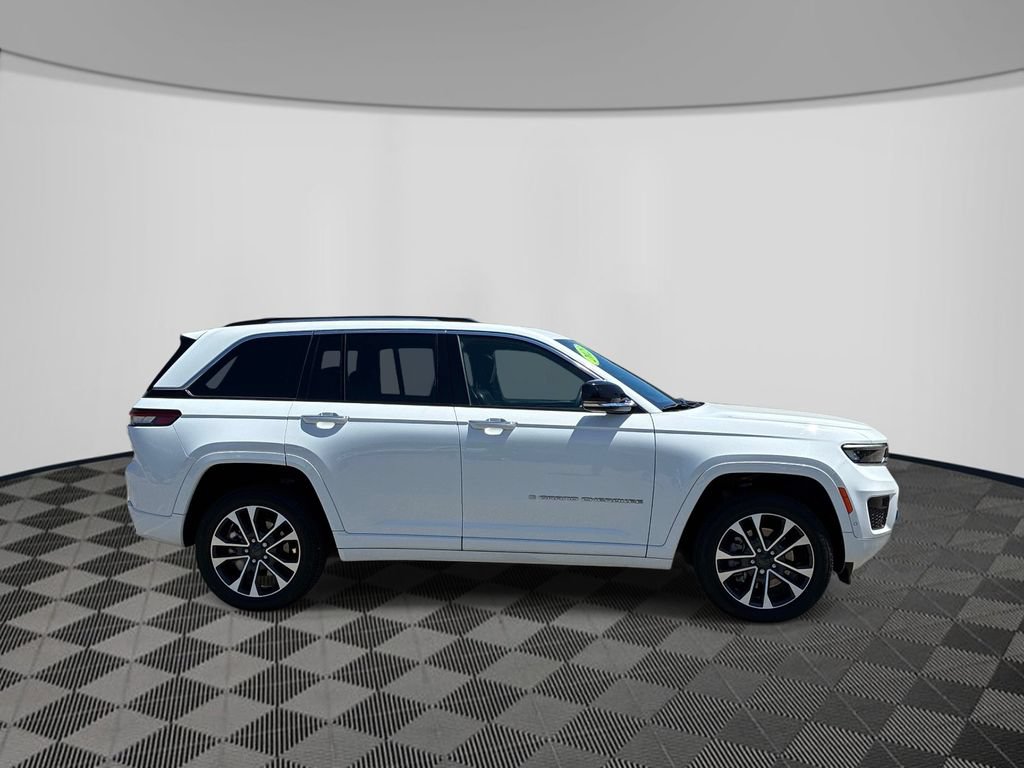 Used 2023 Jeep Grand Cherokee Overland w/ Luxury Tech Group IV AWD/4WD image 8