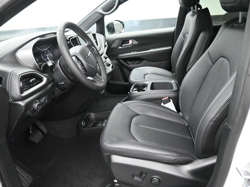 New 2026 Chrysler Pacifica Select image 10
