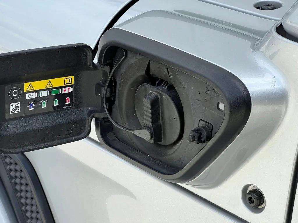Used 2024 Jeep Wrangler Unlimited Sahara AWD/4WD image 15