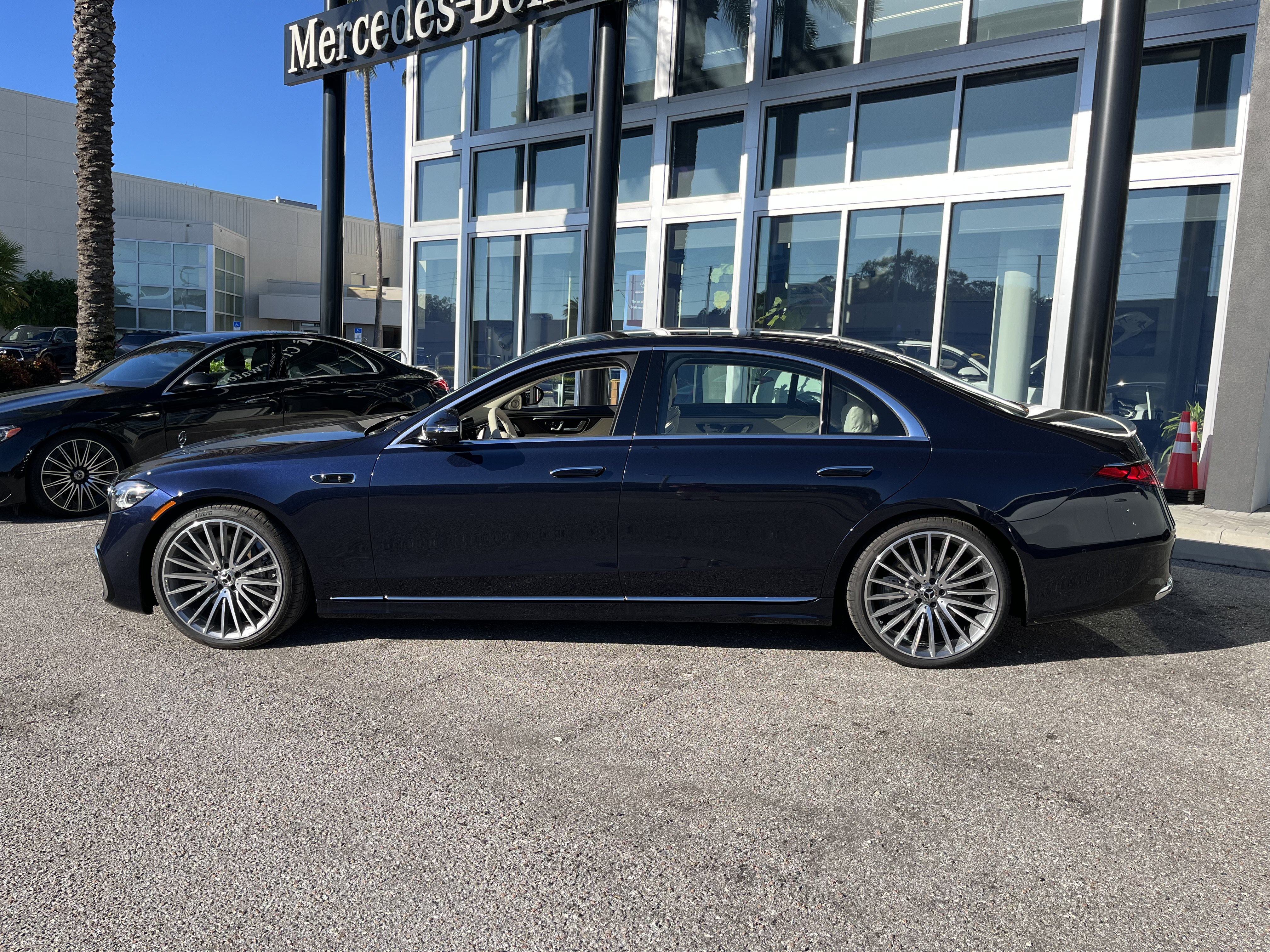 New 2027 Mercedes-Benz S 580 4MATIC Sedan image 2