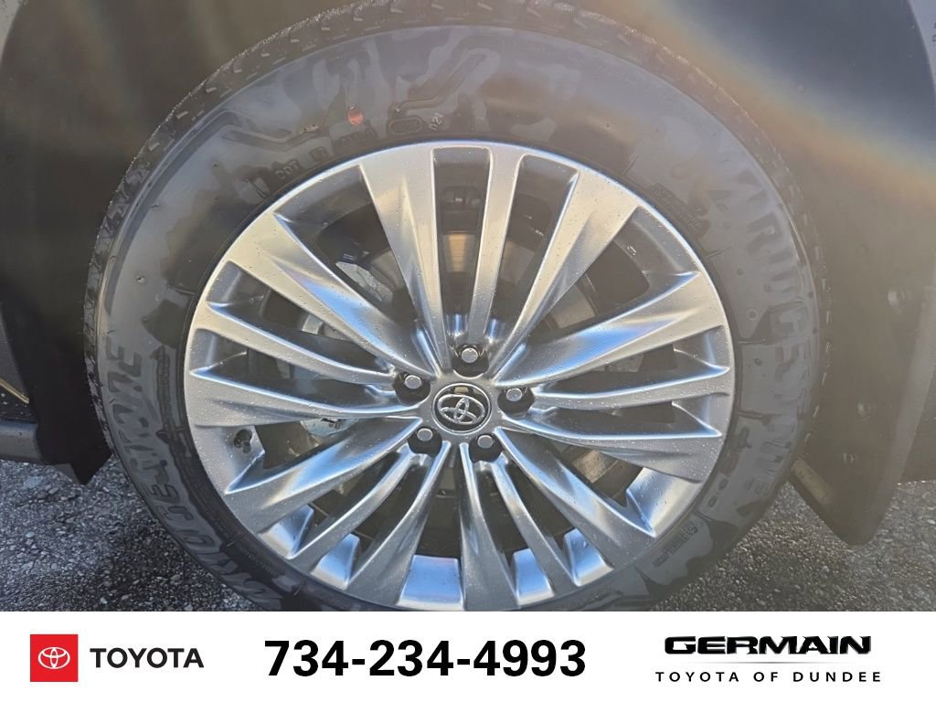 New 2026 Toyota Highlander Platinum image 12