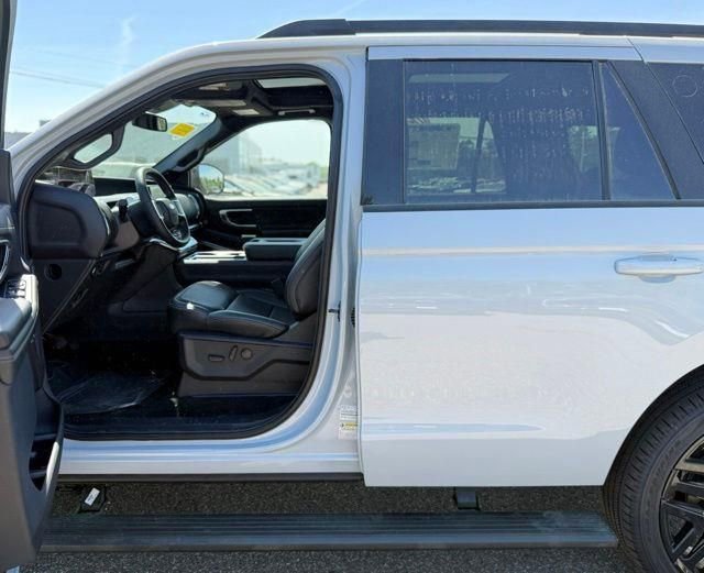 New 2026 Ford Expedition Platinum w/ Stealth Performance Package AWD/4WD image 13
