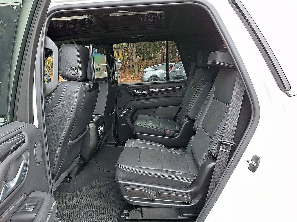 Used 2024 GMC Yukon Denali w/ Advanced Technology Package image 10