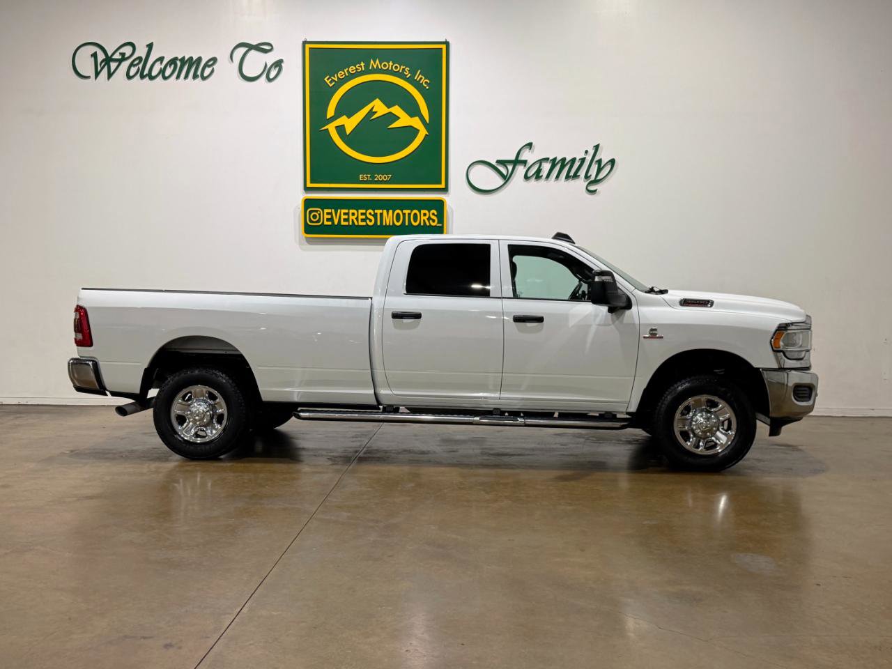 Used 2023 RAM 3500 Tradesman w/ Towing Technology Group AWD/4WD image 9
