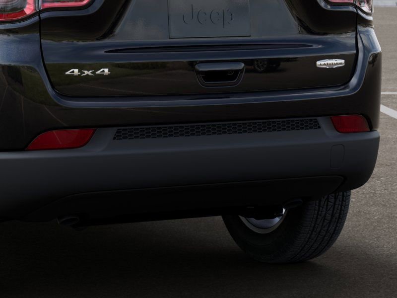 New 2025 Jeep Compass Latitude w/ Sun & Sound Group image 14