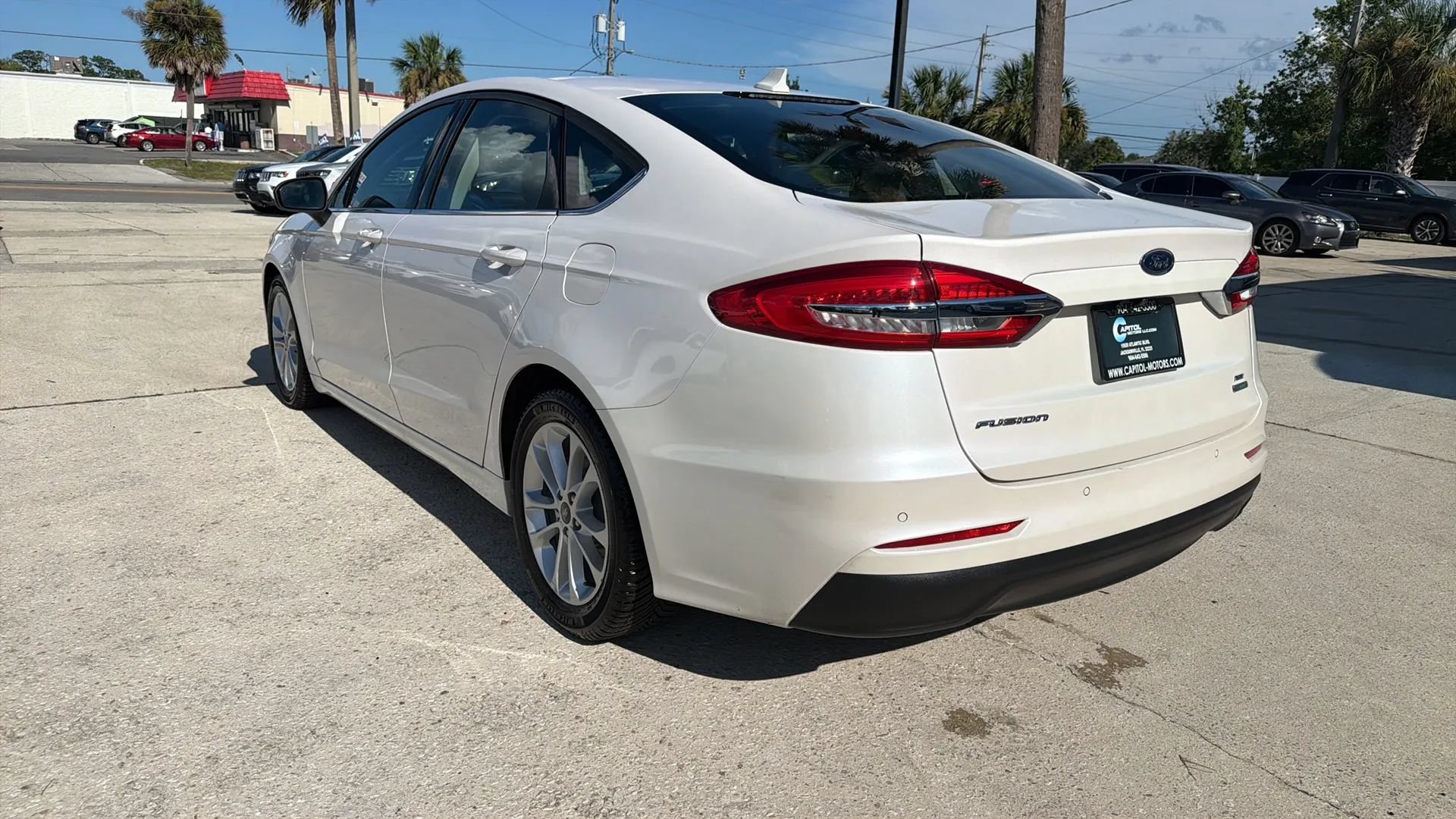 Used 2020 Ford Fusion SE FWD image 3