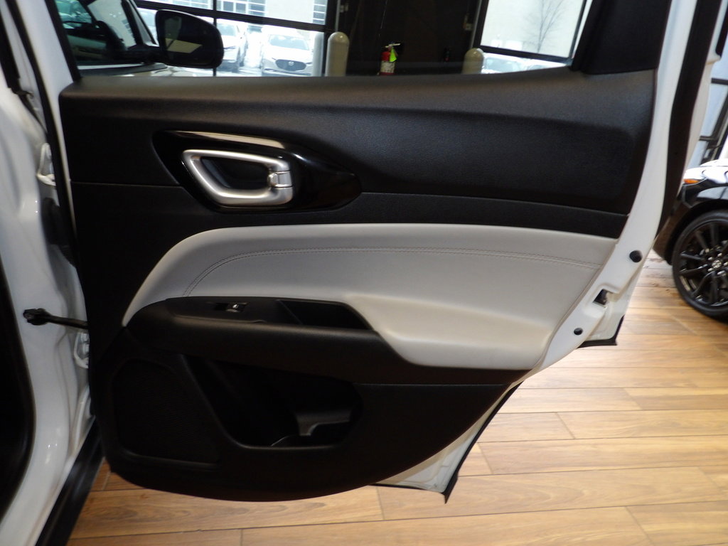 Used 2023 Jeep Compass Limited image 15