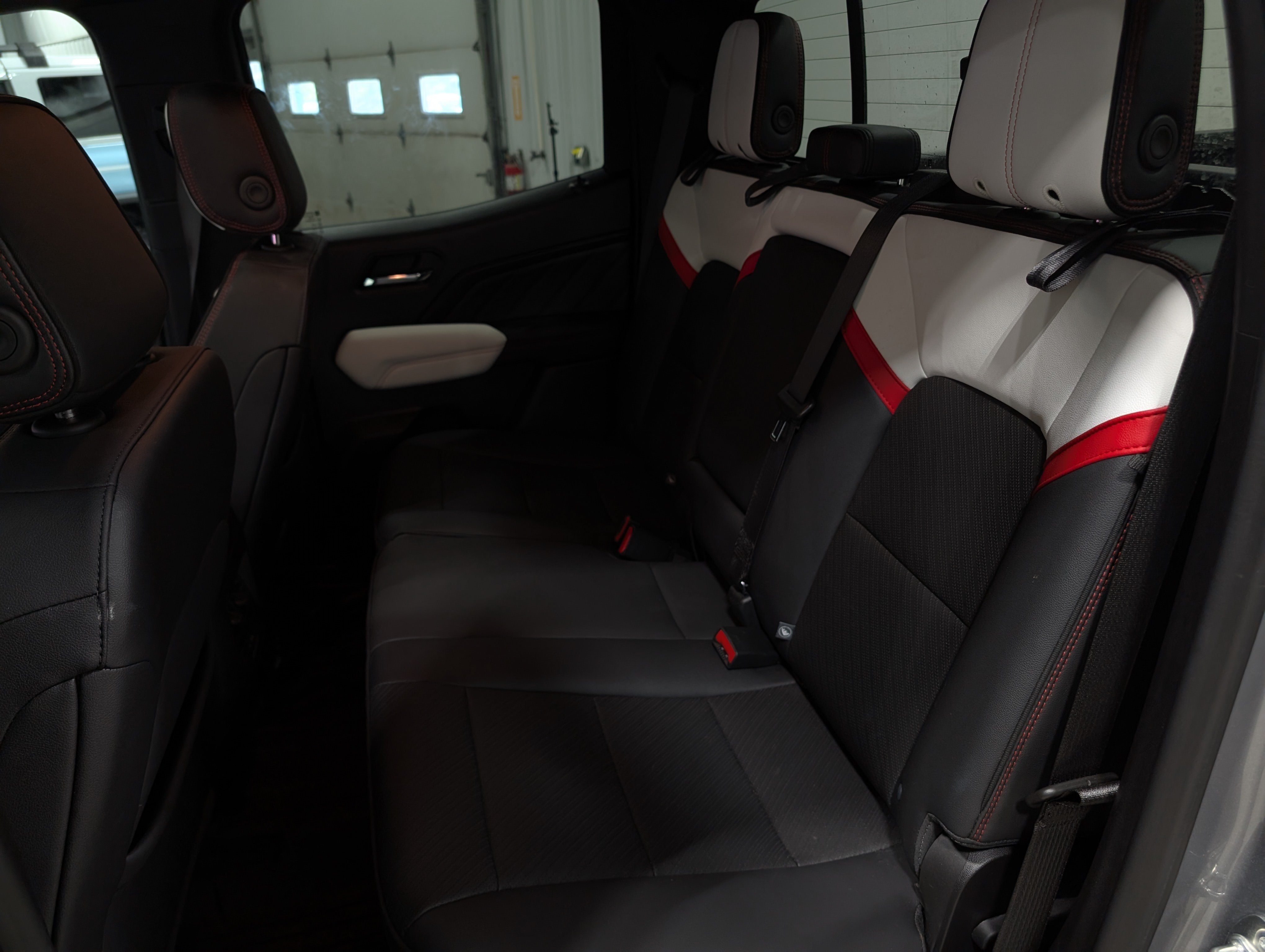Used 2024 GMC Canyon AT4X w/ AT4X AEV Edition AWD/4WD image 15