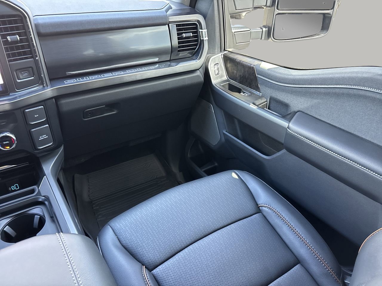 Used 2026 Ford F250 Lariat w/ Black Appearance Package image 14