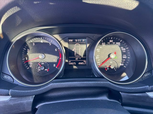 Used 2018 Volkswagen Passat 2.0T SE FWD image 32